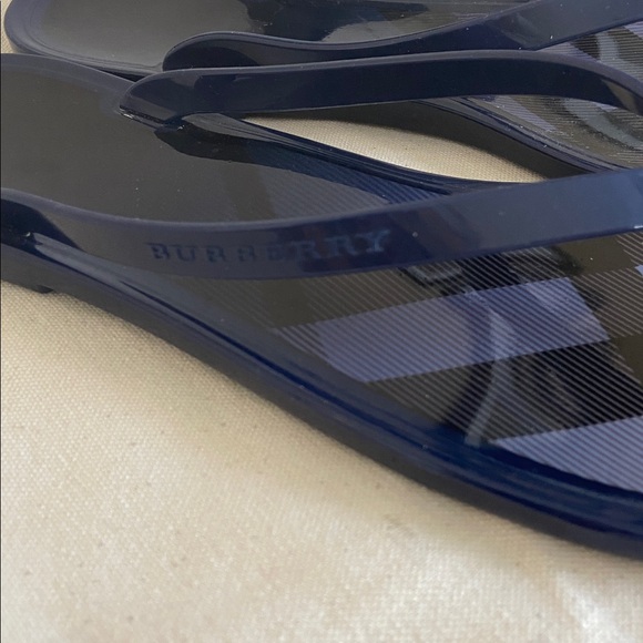 Burberry Navy Check Jelly Flip Flop Sandals size 7 - Picture 3 of 7